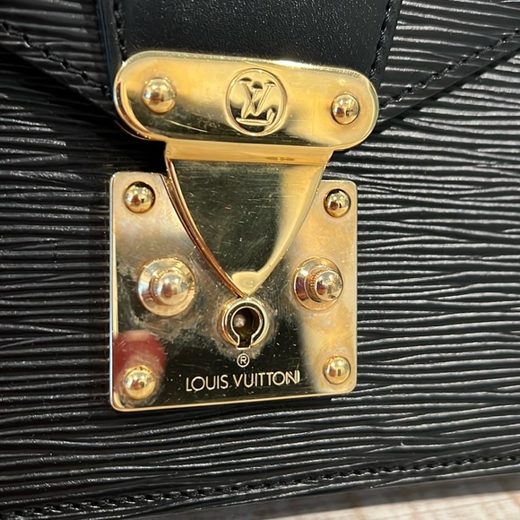 Louis Vuitton Black Epi Leather Pochette Serie Dragonne Clutch Bag with Key EUC - Picture 3 of 17